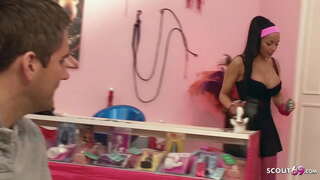 ���ዳዲስ ግምገማዎች Tits አጠቃላይ ሆኖ ይታያል ታዳጊ tricked ጋር በይፋ ላይ ያተኮረው ሥራ