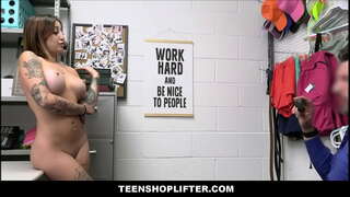 TeenShoplifter.com - Big Ass Pusaudžu Pole Dejotājs Nozvejotas Maku Zādzības Tirdzniecības Vietās
