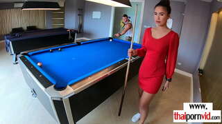 Grandi boven meter sitio, puta old pa un blanku grandi bola