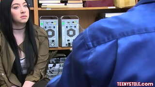 Geil an Niedlich Gesicht pornstar teen genannt Amillia Onyx getting bestrafen gefickt vum security-Mann mat grousser Schwanz