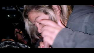 ���ම ගත්තා ගමන මා සමඟ උදව් කිරීමට, තරුණ කෙල්ල-සහ දේ දෙස ඇය කළේ.