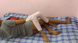 Üniversiteli Kız Siyah İç Çamaşırı Bir Dick Kötü Olur