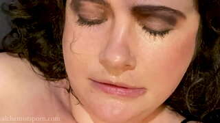 ���ુચ્છ આજ્ઞાકારી મોં Fucked અને Slapped