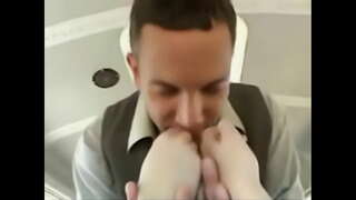 Млада девојка у аутобусу