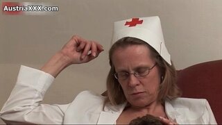 Dirty air tighinn gu ìre boireannach gets her pussy licked