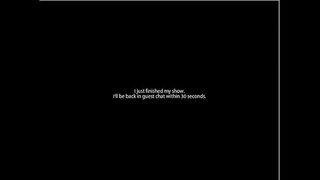 Sexy taong Mapula ang buhok ay Gumaganap sa isang Dildo Sa Kamera