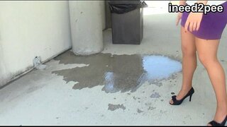 Ineed2pee omorashi a nohavice navlhčenie v zákulisí 31