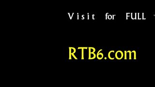 Hoisted అందమైన పడుచుపిల్ల నిలబడుతుంది lustily
