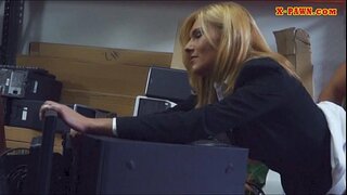 Hot Milf prdeli ve skladu vydělat více peněz