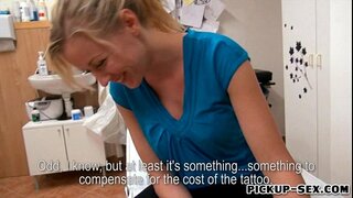 Victoria Waigel ŝraŭbita per stranga ulo por bloko de mono