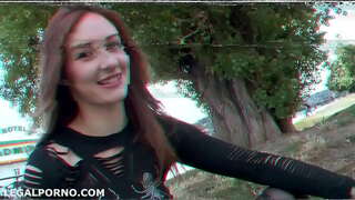 Ariadna je nazaj za kroglice globoko v rit prekleto, veliko gapes, deepthroat in pogoltniti GL010