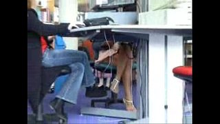 ���င်းလင်းစာကြည့်တိုက် upskirt