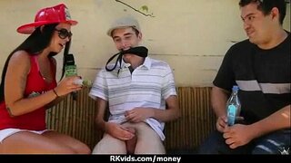 Noeth ferch ac yn galed fuck fideo rhyw 17