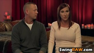 Slutty පැටවුන් සෙල්ලම් බඩු සමඟ සෙල්ලම් සහ පොලු යථාර්ථය