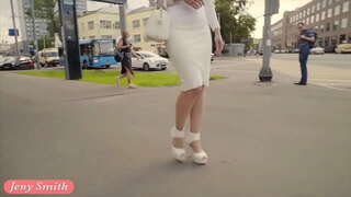 Джени Смит эң сармерден сексуалдык кыз көчөдө