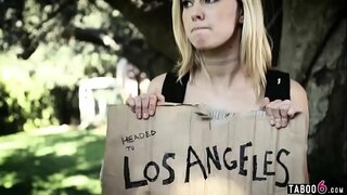 Kør væk fra hjemmet teenager dobbelt fisse kneppet efter blaffe