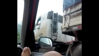 στο δρόμο, δείχνοντας grelao