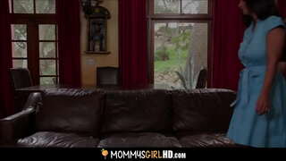 Зрела Маћеха и Мали Падчерица су Подељени Оргазмами