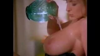 Danni Ashe - Dillad isaf strip-bryfocio