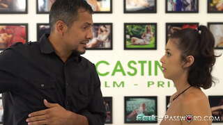 ���විස්සීමත් යොවුන් ඇත රළු සමග ලිංගික ඇණ