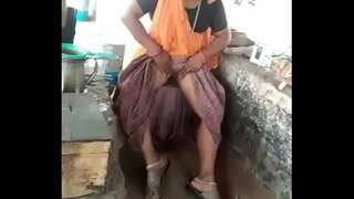 ���सलेलाई aunty