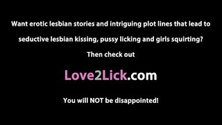 Llatina demostra shes un lesbianes per llepant el seu co treballadors cony