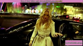 Bionda arriva al suo cliente una dominante imprenditrice.Ha detto di spogliarsi e ottiene un guinzaglio.Il tempo a leccare la figa.Dopo che shes strofinato da lei e la vede seduta in faccia di lei fino a quando lei cums nella sua bocca.Shes dita e chiede di sperma