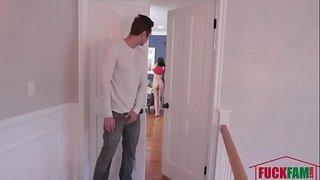 Brizg obremenitev prišlo na Stepsister&amp; # 039; s obraz - harmonijo sprašujem