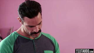 ���ដូវក្តៅនៅថ្ងៃទទួលបានវីដេអូរបស់នាងឪពុក