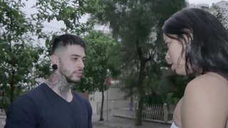 50 буд, - Шлюха дар кӯчаи brunette трахать барои пул