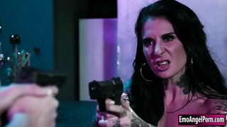 ���ുന്ദരിയായ fbi agent കൈകാര്യം ദോഷം ടികി ബാർ ഉടമ.The guy she used as cover to get into the bar is mad she used him.She can take care of that by letting him fuck her.She sucks him before riding cock