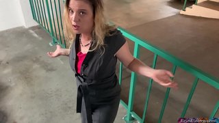 Stepmom faigheann angry di leasmhac sonrú taobh istigh di pussy