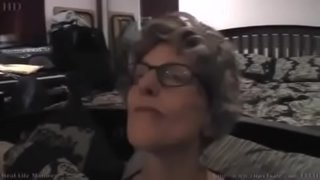 Бабушка трахается со своим сыном