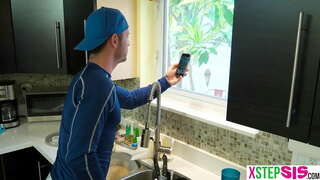 Latina stepsister da sugnwr ceiliog ac rwy&#039;n busted ei wneud