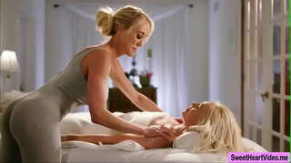 MILF Brandi Cariad yn ei helpu Cwsmeriaid Lyra Deddfau pussy yn cyrraedd orgasm