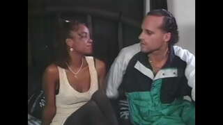 ���रदेशी आणि भिन्न पण सुंदर कुत्री काळा स्टॉकिंग्ज मध्ये नाही एक हार्ड पांढरा कोंबडा, कुत्रा ठरू