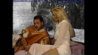 Ин белокурая шлюха Виктория Пэрис медонад, ки чӣ гуна расонидани хушнудии шарики худ