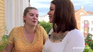 שובב חובבני לסביות לעשות את זה בכל הבית 